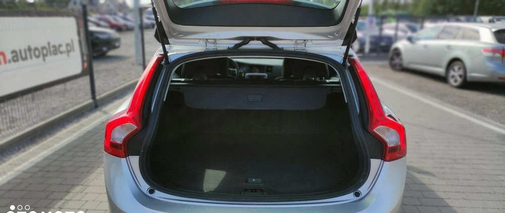 Volvo V60 cena 51800 przebieg: 246200, rok produkcji 2017 z Wleń małe 301